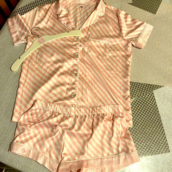 VS ICONIC PRINT SATIN PJ SHORTS SET - Picture 3 of 7